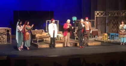 KARACASU’DA ÖĞRENCİLER TİYATROYLA BULUŞTU
