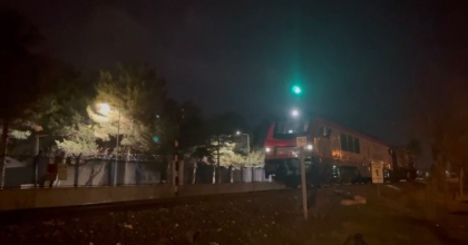 LOKOMOTİFİN ÇARPTIĞI 16 YAŞINDAKİ GENÇ HASTANEDE HAYATINI KAYBETTİ
