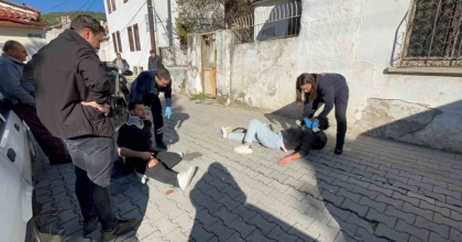 OTOMOBİL İLE MOTOSİKLET ÇARPIŞTI: 2 YARALI