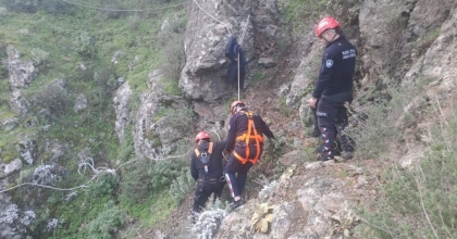 DAĞDA MAHSUR KALAN VATANDAŞ İTFAİYE EKİPLERİNCE KURTARILDI

