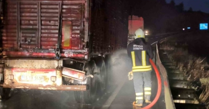 TOMRUK YÜKLÜ TIR’DA ÇIKAN YANGIN BÜYÜMEDEN SÖNDÜRÜLDÜ