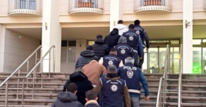 BODRUM’DA KAÇAK GÖÇMEN ÇETESİ ÇÖKERTİLDİ: 3 TUTUKLAMA
