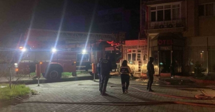 ALAŞEHİR’DE 5 KATLI OTELDE KORKUTAN YANGIN
