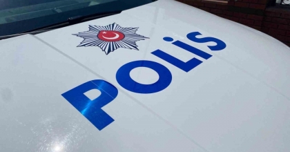 KUŞADASI’NDA 9 SUÇTAN ARANAN FİRARİ YURT DIŞINA KAÇAMADAN YAKALANDI
