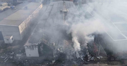 UŞAK’TA İPLİK FABRİKASINDA ÇIKAN YANGIN BÜYÜMEDEN SÖNDÜRÜLDÜ
