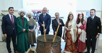 KÜLTÜR VE TURİZM BAKANI ERSOY, ANKARA’DA MESİR MACUNU KARDI
