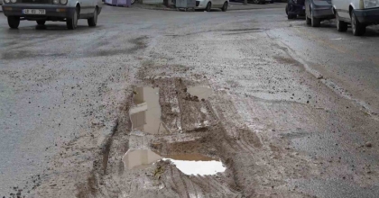 MİLAS’TA YAĞIŞ SONRASI YOLLAR ÇAMURA DÖNDÜ
