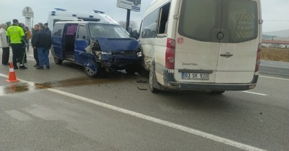 MİNİBÜSLERİN ÇARPIŞTIĞI KAZADA 7 KİŞİ YARALANDI
