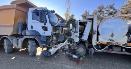 İZMİR’DE KAMYON İLE KAMYONET ÇARPIŞTI: 1 YARALI
