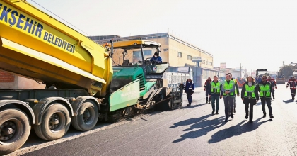 BÜYÜKŞEHİRDEN ASFALT HAMLESİ