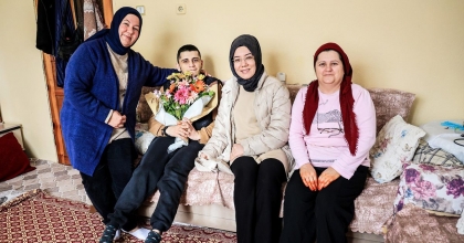 ÇAMELİ BELEDİYESİ PERSONELİ ENGELLİ BİREYLERİ EVLERİNDE ZİYARET ETTİ