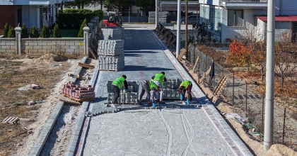 ÇİVRİL’E 100 BİN METREKARELİK KİLİT PARKE