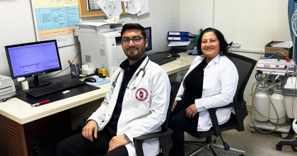 EBE ANNE DOKTOR OĞLUYLA BİRLİKTE ŞİFA DAĞITIYOR