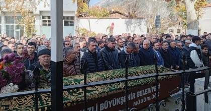 ESKİ BAŞKAN OKTAY TOPRAĞA VERİLDİ