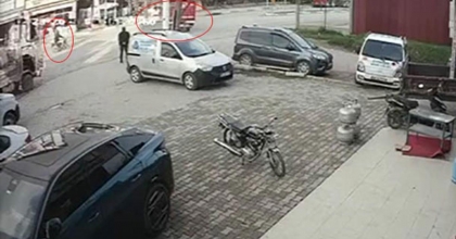 İZMİR’DE FECİ KAZA KAMERADA: LİSE ÖĞRENCİSİ GENÇ YAŞAM MÜCADELESİ VERİYOR