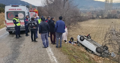 KONTROLDEN ÇIKAN OTOMOBİL TARLAYA UÇTU