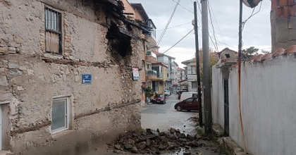 METRUK BİNANIN DUVARI ÇÖKTÜ