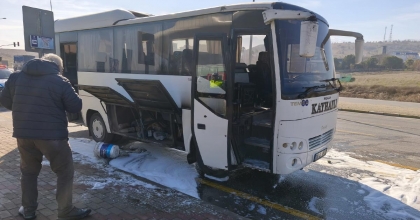 SEYİR HALİNDEKİ İŞÇİ SERVİSİ ALEV ALDI