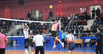 VOLEYBOL TURNUVASINDA ÇAL MTAL ŞAMPİYON