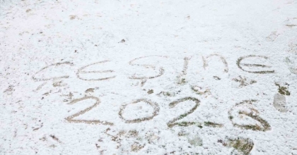 ÇEŞME’DE YILIN İLK GÜNÜNDE KAR SÜRPRİZİ
