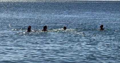 BODRUM’DA YENİ YILIN İLK GÜNÜNDE DENİZE GİRDİLER
