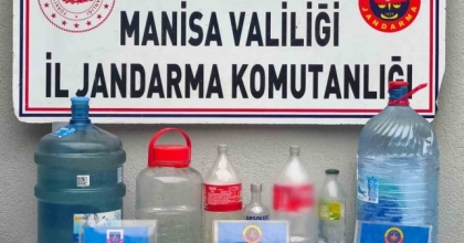 SALİHLİ’DE SAHTE RAKI VE KAÇAK MAKARON ELE GEÇİRİLDİ
