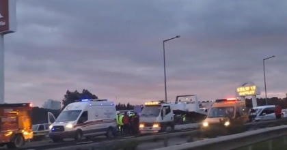 İZMİR’DE ZİNCİRLEME TRAFİK KAZASI: 7 YARALI
