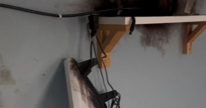 TURGUTLU’DA BİR EVE YILDIRIM DÜŞTÜ