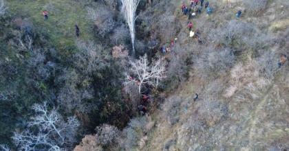 KAYIP OLARAK ARANAN KADIN DERE YATAĞINDA ÖLÜ BULUNDU
