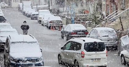 KÜTAHYA BEYAZA BÜRÜNDÜ, KAR YAĞIŞI ULAŞIMI OLUMSUZ ETKİLEDİ