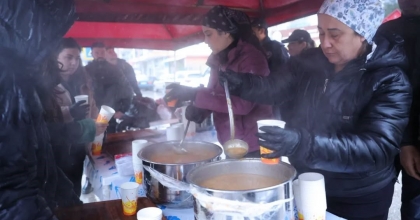 İNCİRLİOVA BELEDİYESİ’NDEN PAZARDA SICAK ÇORBA İKRAMI
