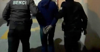 İZMİR’DE 33 DOSYADAN ARANAN HÜKÜMLÜ YAKALANDI
