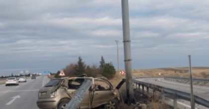 HURDAYA DÖNEN ARAÇTAN SAĞ ÇIKTI
