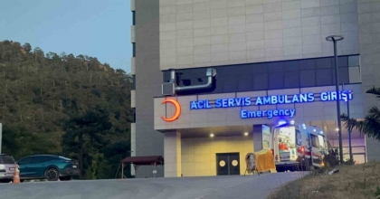 GÖKOVA AÇIKLARINDA TEKNE BATTI: 1 ÖLÜ, 1’İ AĞIR 4 YARALI
