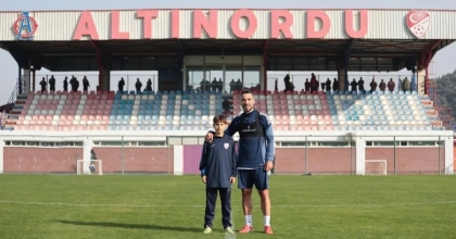 BABA VE OĞUL AYNI TAKIMDA OYNUYOR