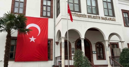 MUĞLA’DA BELEDİYE BİNALARI TÜRK BAYRAKLARI İLE DONATILDI

