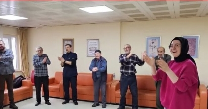 KÜTAHYA HUZUREVİ’NDE ’KAHKAHA YOGASI’ ETKİNLİĞİ