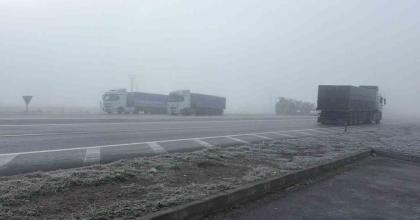 AFYONKARAHİSAR’DA SİS ETKİLİ OLDU
