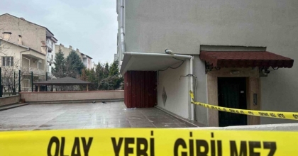 UŞAK’TA ÇATIDAN DÜŞEN ADAM HAYATINI KAYBETTİ
