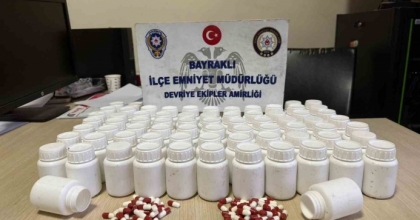 İZMİR’DE MEZARLIKTA POŞET İÇERİSİNDEN BİNLERCE UYUŞTURUCU HAP ÇIKTI
