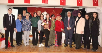 DİKİLİ UMUT TİYATROSU, UMUT OLMAYA DEVAM EDİYOR