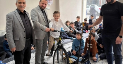 SİMAV DİYANET GENÇ OFİSİ’NDEN ÖĞRENCİLERE HEDİYE SÜRPRİZİ