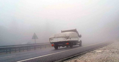 SAKAR RAMPASINDA YOĞUN SİS: GÖRÜŞ MESAFESİ 5 METREYE DÜŞTÜ
