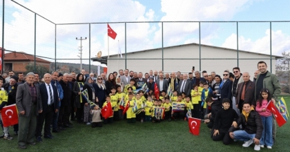 GALATASARAYLI BAŞKAN, FENERBAHÇELİ ÇOCUKLARI SEVİNDİRDİ