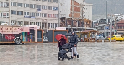 AFYONKARAHİSAR YENİ GÜNE YAĞIŞLI HAVA İLE BAŞLADI