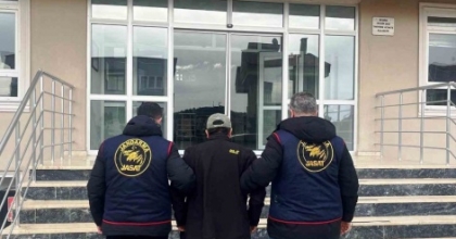 KÜTAHYA JASAT EKİPLERİ, 5 YILDIR ARANAN CEZAEVİ FİRARİSİNİ BALIKESİR’DE YAKALADI
