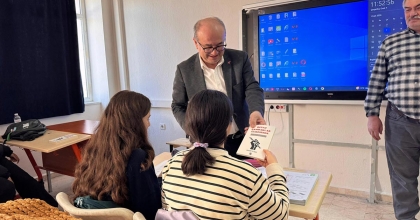 BAŞKANDAN ÖĞRENCİLERE KİTAP