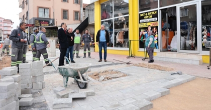 BÜYÜKŞEHİR’DEN FATİH MAHALLESİ’NDE KALDIRIM GENİŞLETME ÇALIŞMASI