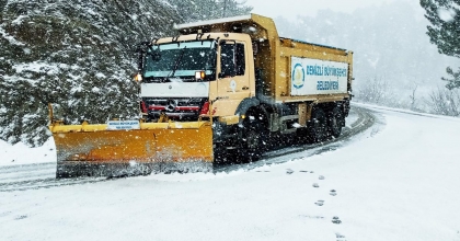 BÜYÜKŞEHİR EKİPLERİ KARLA MÜCADELE İÇİN SAHADA