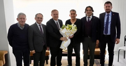 CHP’Lİ HAKAN’A MORAL VERDİLER